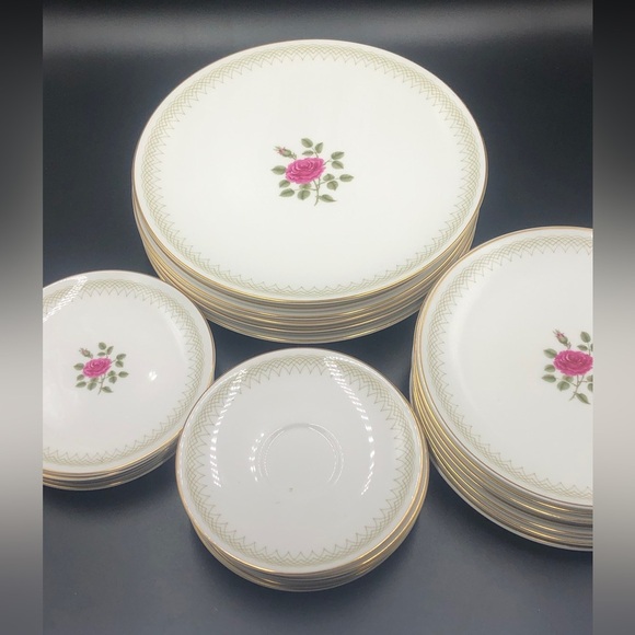Royal Doulton Dining Pieces “Sweetheart Rose” Fine Bone China, Made in England - Picture 6 of 10